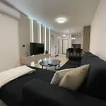 Apartman1105 Free Garage
