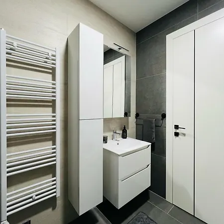 Apartman1105 Free Garage